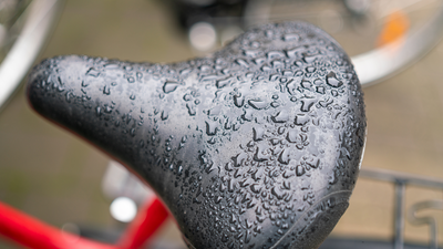 Comment s’équiper pour rouler sous la pluie ?